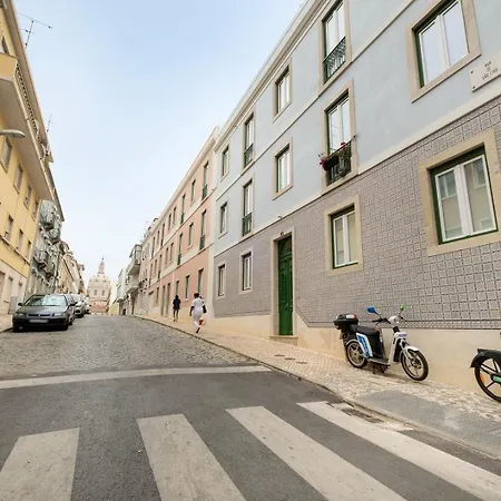 Guestready - Modern And Exquisite Near Estrela Apartment Lisbon